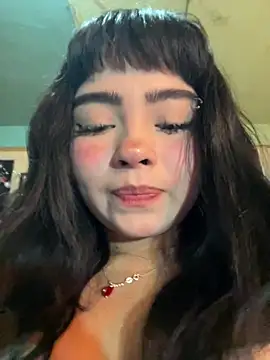 Snapshot of pinkybombon chatting on 06/12/26, 06:51 pinkybombon online show from 06/12/26, 06:51