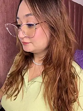 Snapshot of SalomeFlores chatting on 03/21/26, 08:19 SalomeFlores online show from 03/21/26, 08:19