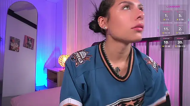 Snapshot of Molly__davis chatting on 03/23/26, 08:02 Molly davis online show from 03/23/26, 08:02