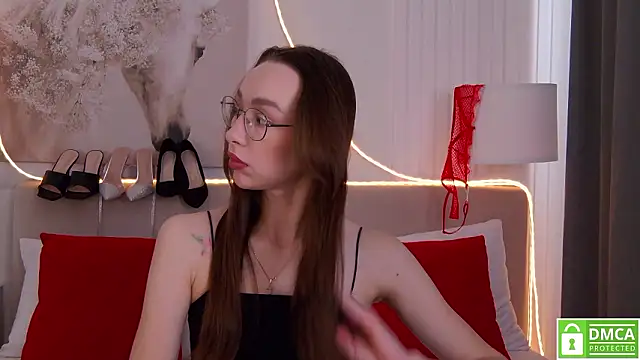 Snapshot of Emily_Simon chatting on 03/09/26, 05:11 Emily Simon online show from 03/09/26, 05:11