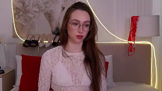 Snapshot of Emily_Simon chatting on 03/12/26, 05:13 Emily Simon online show from 03/12/26, 05:13