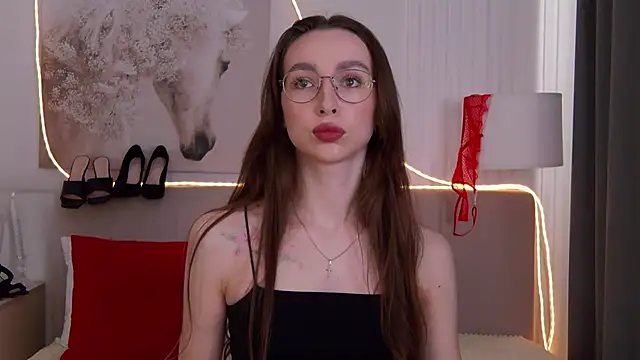 Snapshot of Emily_Simon chatting on 03/28/26, 04:23 Emily Simon online show from 03/28/26, 04:23