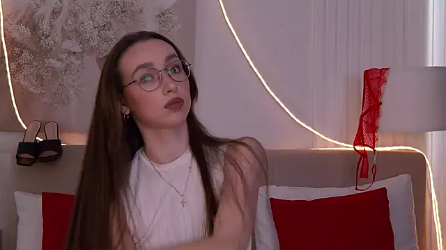 Snapshot of Emily_Simon chatting on 03/31/26, 05:30 Emily Simon online show from 03/31/26, 05:30