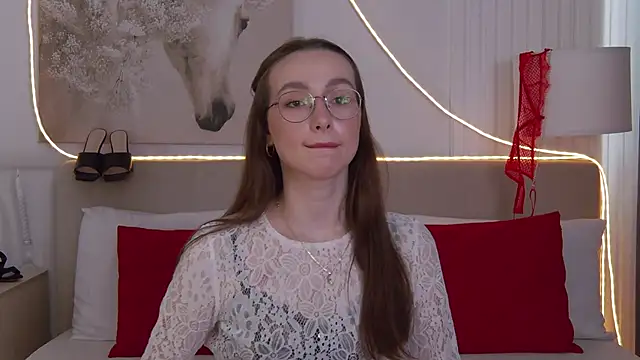 Snapshot of Emily_Simon chatting on 04/16/26, 05:19 Emily Simon online show from 04/16/26, 05:19