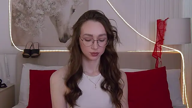 Snapshot of Emily_Simon chatting on 04/19/26, 05:07 Emily Simon online show from 04/19/26, 05:07