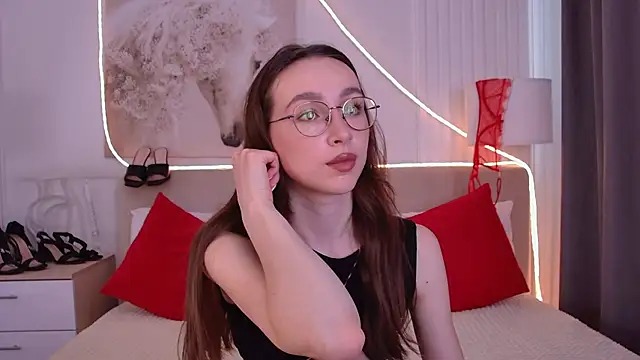Snapshot of Emily_Simon chatting on 05/19/26, 05:58 Emily Simon online show from 05/19/26, 05:58