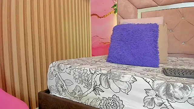 Snapshot of sweet__luna__ chatting on 04/08/26, 10:59 sweet luna online show from 04/08/26, 10:59