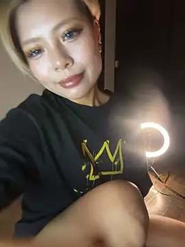 Snapshot of BADBITCHISAKI chatting on 03/23/26, 01:59 BADBITCHISAKI online show from 03/23/26, 01:59