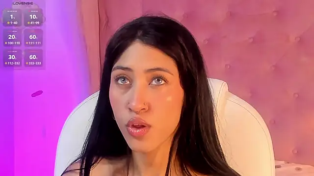 Snapshot of internett_sweetheart chatting on 02/06/26, 04:39 internett sweetheart online show from 02/06/26, 04:39