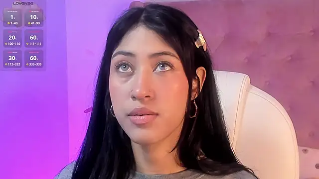 Snapshot of internett_sweetheart chatting on 02/07/26, 05:22 internett sweetheart online show from 02/07/26, 05:22