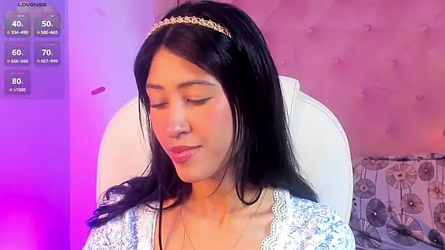 Snapshot of internett_sweetheart chatting on 02/18/26, 05:36 internett sweetheart online show from 02/18/26, 05:36