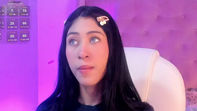 Snapshot of internett_sweetheart chatting on 02/20/26, 05:37 internett sweetheart online show from 02/20/26, 05:37