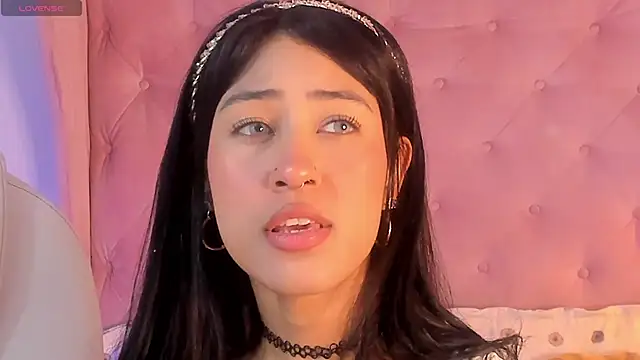 Snapshot of internett_sweetheart chatting on 03/03/26, 04:51 internett sweetheart online show from 03/03/26, 04:51