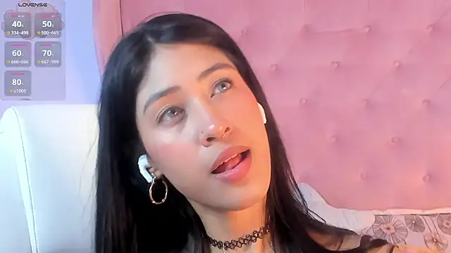 Snapshot of internett_sweetheart chatting on 03/04/26, 04:51 internett sweetheart online show from 03/04/26, 04:51