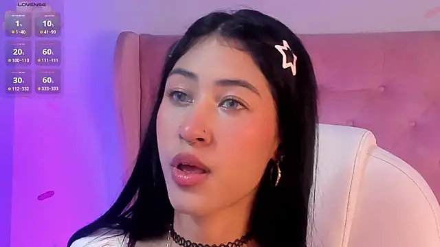 Snapshot of internett_sweetheart chatting on 03/05/26, 05:14 internett sweetheart online show from 03/05/26, 05:14