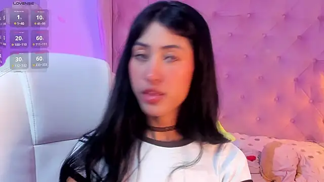 Snapshot of internett_sweetheart chatting on 03/07/26, 05:26 internett sweetheart online show from 03/07/26, 05:26