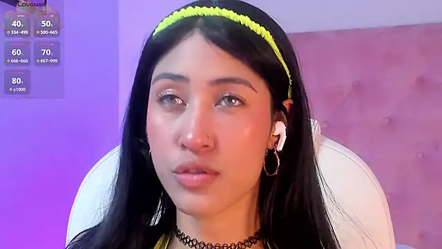 Snapshot of internett_sweetheart chatting on 03/18/26, 04:48 internett sweetheart online show from 03/18/26, 04:48