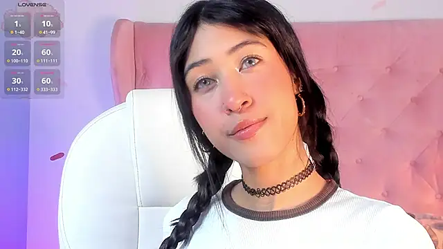 Snapshot of internett_sweetheart chatting on 03/26/26, 05:46 internett sweetheart online show from 03/26/26, 05:46