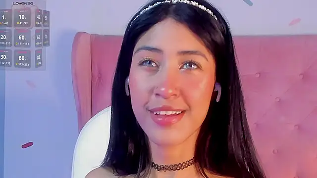 Snapshot of internett_sweetheart chatting on 03/27/26, 05:46 internett sweetheart online show from 03/27/26, 05:46