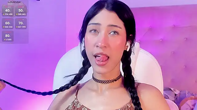 Snapshot of internett_sweetheart chatting on 04/09/26, 05:40 internett sweetheart online show from 04/09/26, 05:40