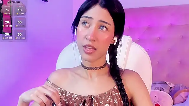 Snapshot of internett_sweetheart chatting on 04/09/26, 06:19 internett sweetheart online show from 04/09/26, 06:19