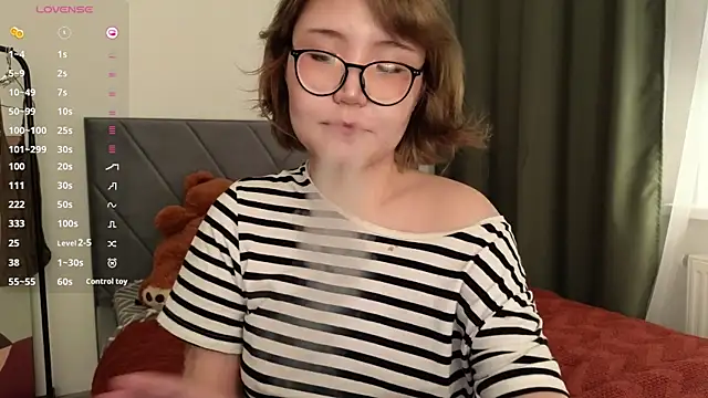 Snapshot of nullgirl chatting on 04/05/26, 05:21 nullgirl online show from 04/05/26, 05:21