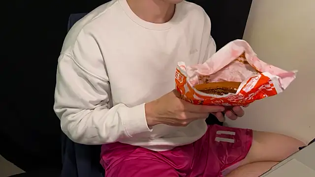 Snapshot of hao105 chatting on 02/15/26, 03:53 hao105 online show from 02/15/26, 03:53