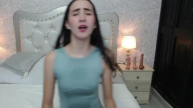 Snapshot of skinny_keily14 chatting on 02/25/26, 12:04 skinny keily14 online show from 02/25/26, 12:04