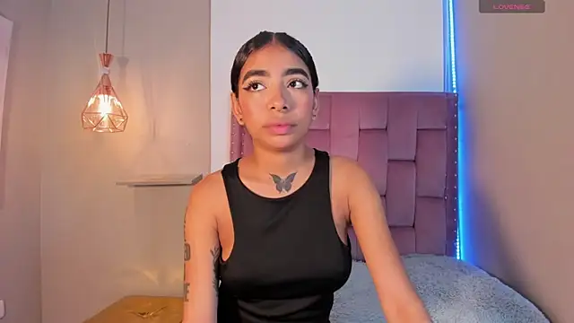 Scarlet Vixen  online show from 04/15/26, 12:34