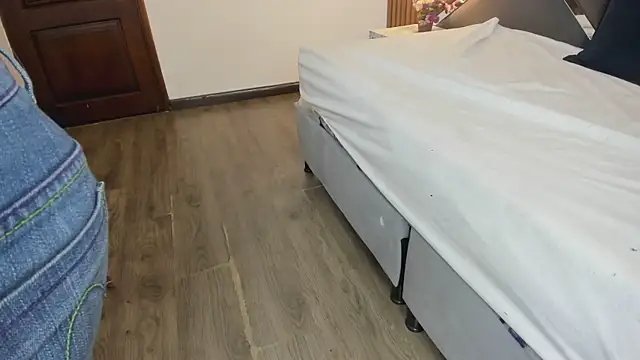 Ambarross  online show from 02/14/26, 12:46