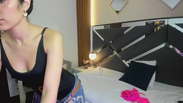 Ambarross  online show from 04/01/26, 02:03