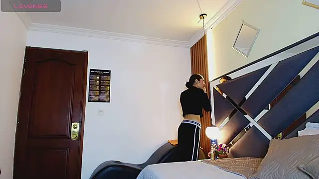 Snapshot of Ambarross_ chatting on 07/04/26, 01:39 Ambarross online show from 07/04/26, 01:39