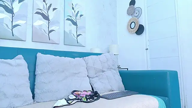 Snapshot of sofia_laverde chatting on 04/17/26, 06:44 sofia laverde online show from 04/17/26, 06:44