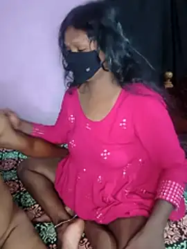 Snapshot of hotcopuleandsweet chatting on 04/19/26, 06:10 hotcopuleandsweet online show from 04/19/26, 06:10