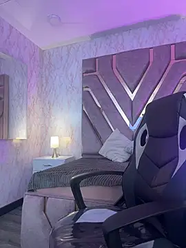 elodie rouge online show from 04/14/26, 08:04