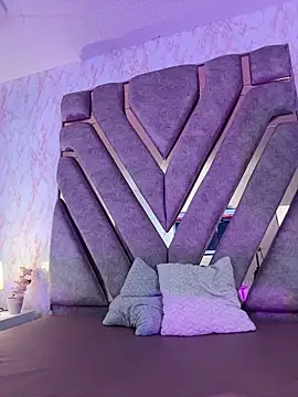 elodie rouge online show from 04/17/26, 07:17