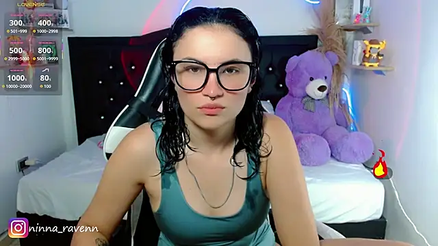 Snapshot of AriaDark chatting on 04/17/26, 10:57 AriaDark online show from 04/17/26, 10:57