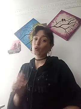 Snapshot of JenniQ69 chatting on 02/04/26, 01:28 JenniQ69 online show from 02/04/26, 01:28