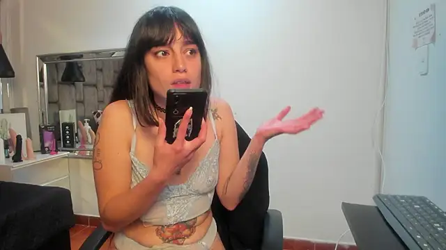 Snapshot of JenniQ69 chatting on 02/20/26, 01:55 JenniQ69 online show from 02/20/26, 01:55