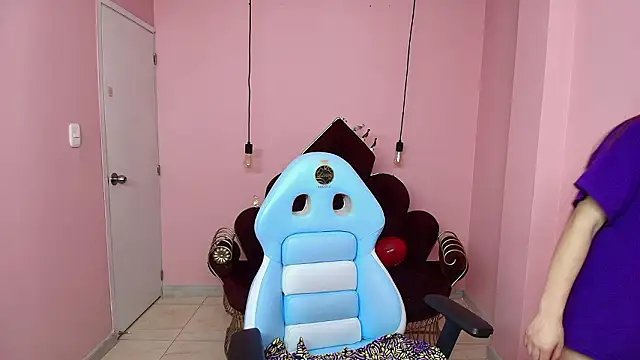 Ashley benson x online show from 02/26/26, 09:47