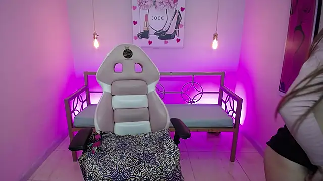 Ashley benson x online show from 03/03/26, 08:37