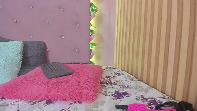 Snapshot of lovely__kiss__ chatting on 04/16/26, 09:39 lovely kiss online show from 04/16/26, 09:39