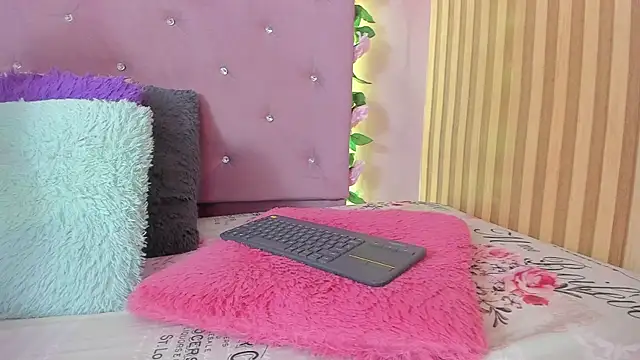 Snapshot of lovely__kiss__ chatting on 04/24/26, 06:10 lovely kiss online show from 04/24/26, 06:10