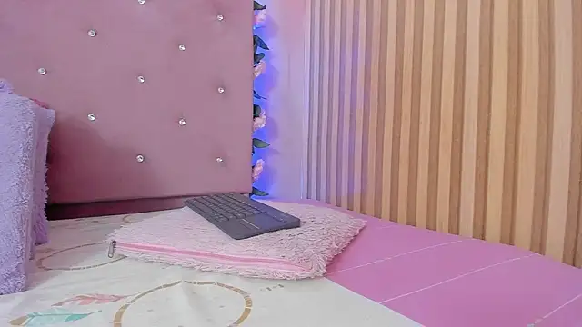 lovely  kiss   online show from 07/09/26, 06:12