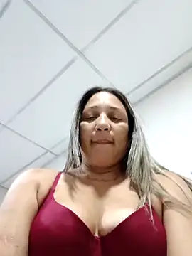 Snapshot of mariacarlota chatting on 05/10/26, 01:44 mariacarlota online show from 05/10/26, 01:44