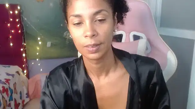 Snapshot of rosa_skinny chatting on 06/27/26, 02:01 rosa skinny online show from 06/27/26, 02:01