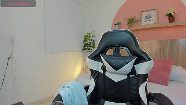 ivette swan online show from 04/16/26, 07:47