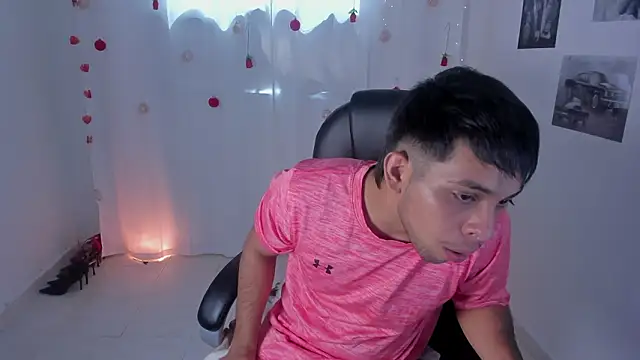 Snapshot of shooting_wilson chatting on 02/05/26, 06:01 shooting wilson online show from 02/05/26, 06:01