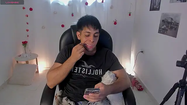 Snapshot of shooting_wilson chatting on 02/09/26, 06:12 shooting wilson online show from 02/09/26, 06:12