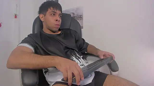 Snapshot of shooting_wilson chatting on 03/04/26, 04:46 shooting wilson online show from 03/04/26, 04:46